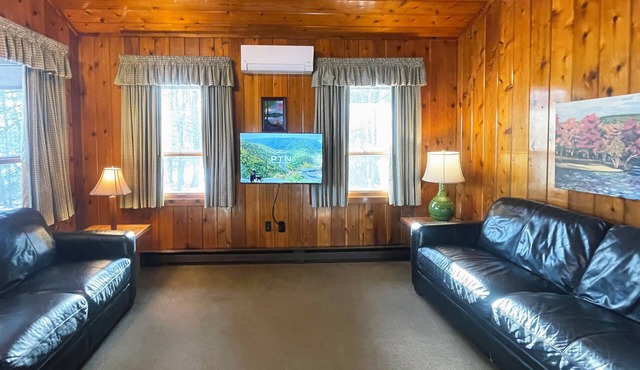 Charming Lake Front Cabin in the Poconos