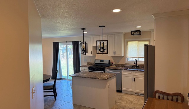 Charming lake home with 3-bedroom house in Pleasant Lake Milton