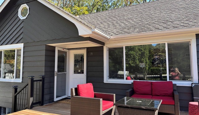Charming Lake home close to everything! 1/2 mile to lake!