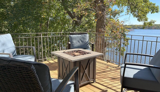 Charming Lake Home with endless hosting options!