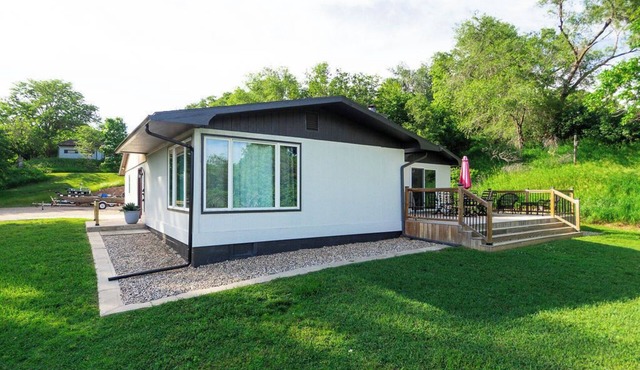 Charming Lake House within Walking Distance from Lake