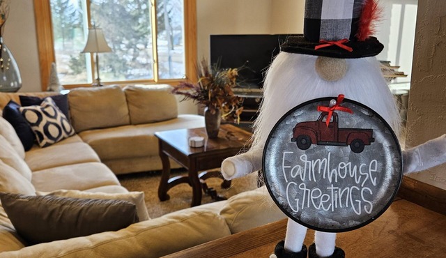 Charming Lake Poygan Farmhouse – Peaceful Escape for Families & Outdoor Lovers