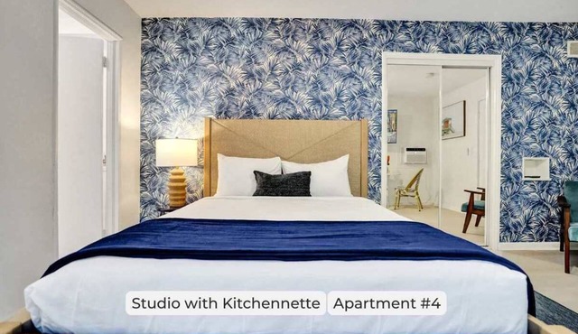 Charming Lake Worth Studio with Kitchenette