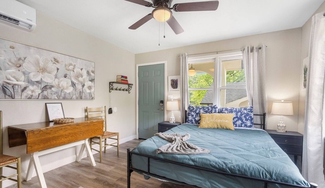 Charming Lake View cottage in tranquil Rockaway Beach
