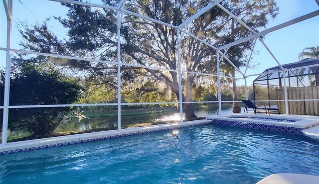 Charming Lake-View 4- Bedroom House with Private Pool and Jacuzzi
