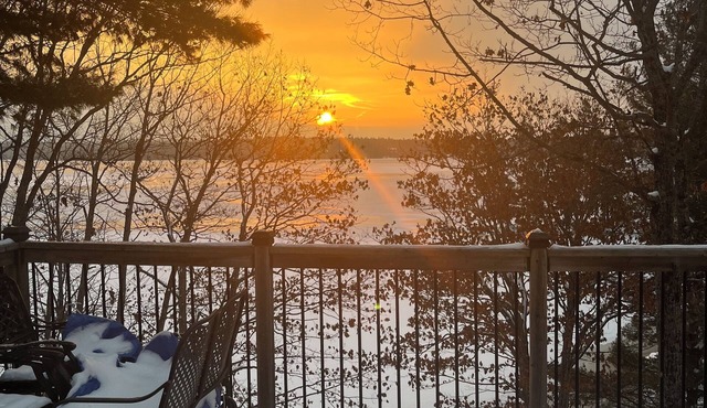 Charming Lakefront Cottage