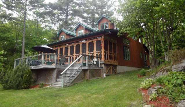 Charming Lakefront Cottage Rental with Blissful Views near Toronto, Ontario