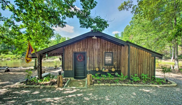 Charming Lakefront Cabin Fish, Hike and More!