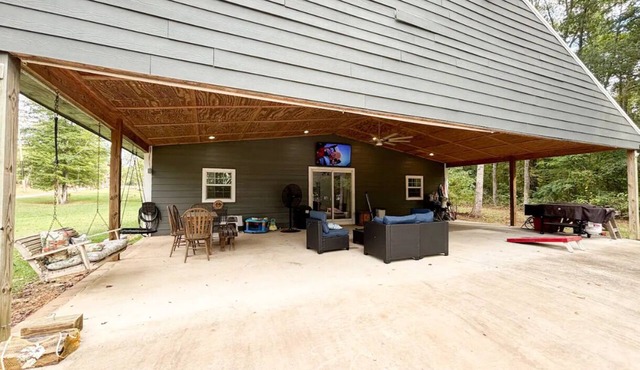 Charming Lakefront Cabin