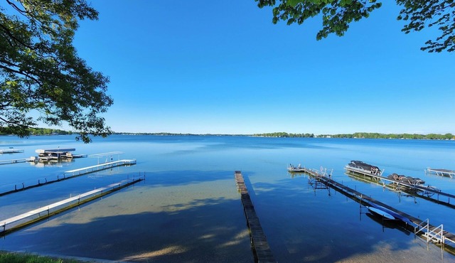 Charming Lakefront Cottage on Coldwater Lake