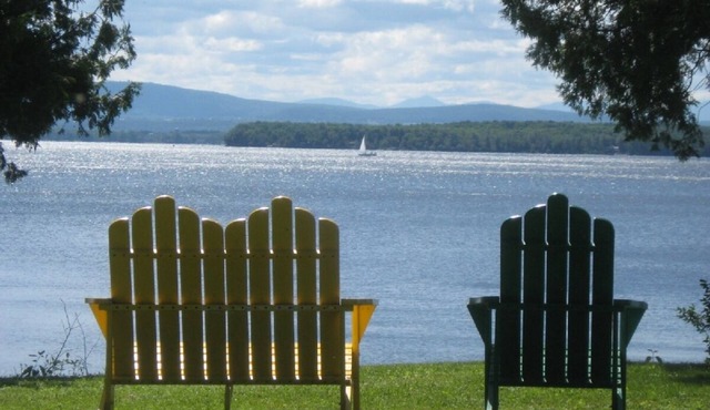 Charming, Lakefront Cottage With Mountain View’s