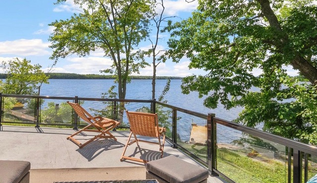 Charming Lakefront Cottage with Sauna, Fire Table & Sunset Views