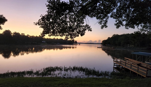 Charming Lakefront Cottage, with wrap-around deck, 270-degree views