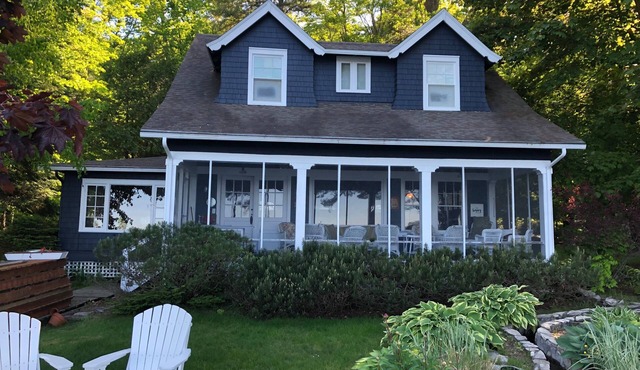 Charming Lakefront Cottage in one of the best locations on Burt Lake