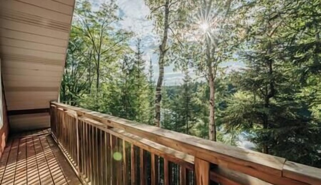 Charming Lakefront Cottage w/Hot Tub, Dock & Fire Pit