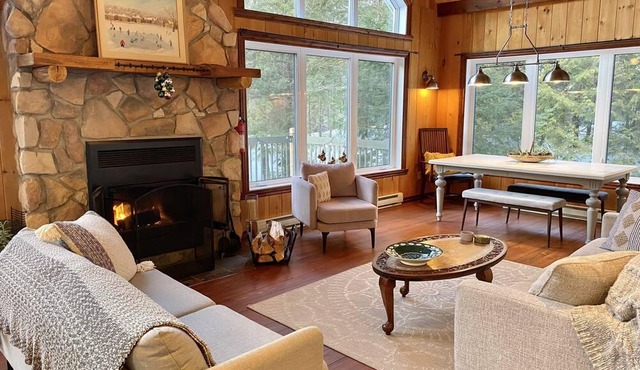 Charming lakefront cottage — close to activities for every season!