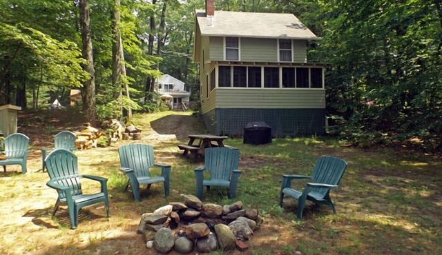 Charming Lakefront Cottage with Screened Porch & Shared Beach Access