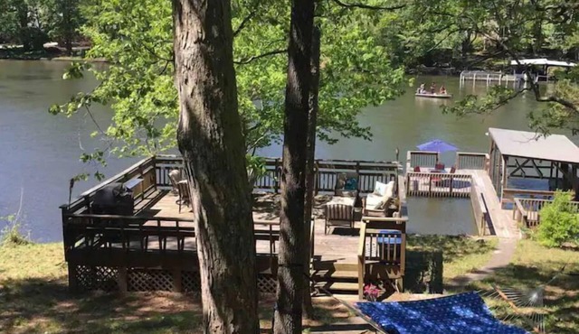 Charming lakefront home