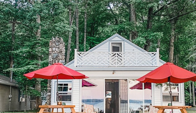 Charming Lakefront Higgins Lake Cottage.
