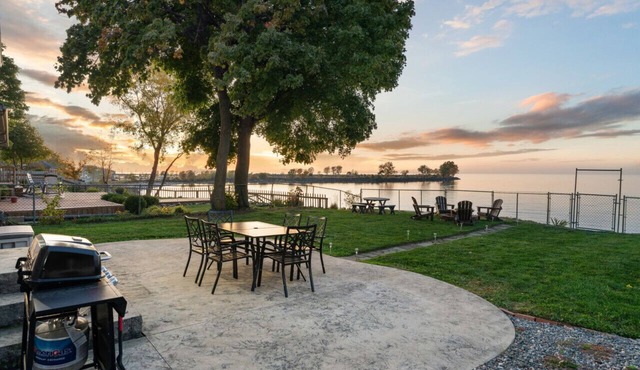 Charming Lakefront home with incredible views on Lake Erie, Lorain OH