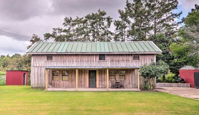 Charming Lakefront Retreat with Pier and Grill!