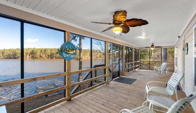 Charming Lakefront secluded Cabin directly located on quiet 750 acre lake