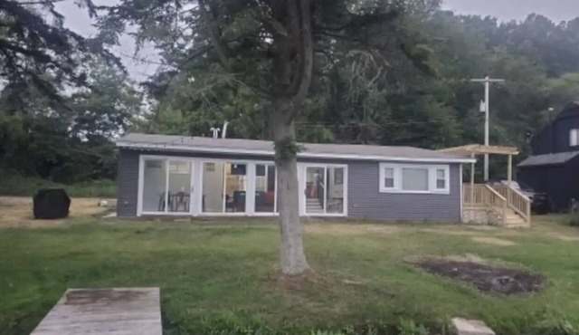 Charming Lakefront Retreat on Little Mill Lake