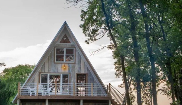 Charming lakefront, spacious, quiet, clean, 4-bedroom A frame house.