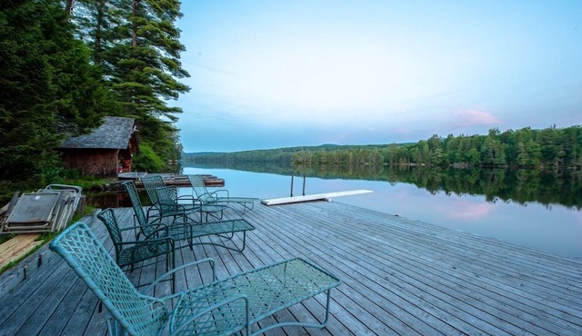 Charming Lakefront Cabin - R
