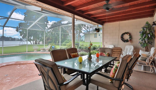 Charming Lakefront Pool Home - 5 Min to Legoland!