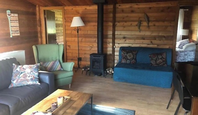 Charming Lakeront Cottage