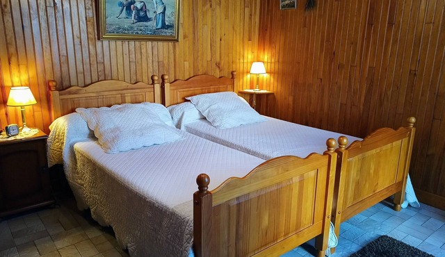 Charming Lakeside Apartment, Ground Floor with Parking and Wi-Fi