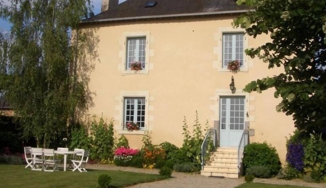 Charming Lakeside Manor with Garden, Ping-Pong, Biking, and Fishing