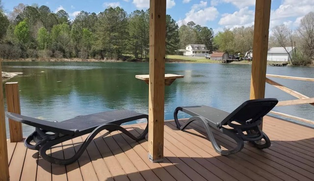 Charming Lakeside Cabin on Lookout mountain, Fort Payne by Little River Canyon!