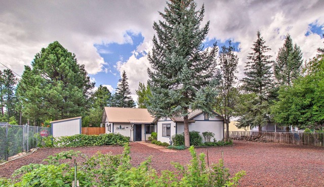 Charming Lakeside Cottage w/ Patio + Grill!
