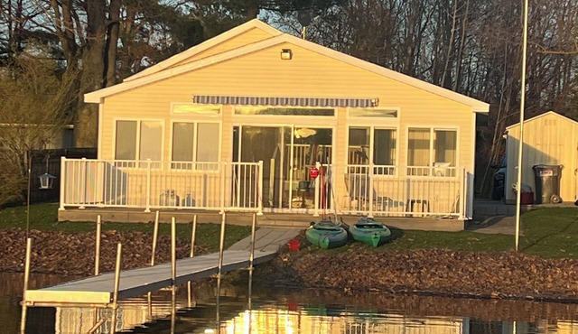 Charming lakeside cottage on all-sports lake with private beach & dock