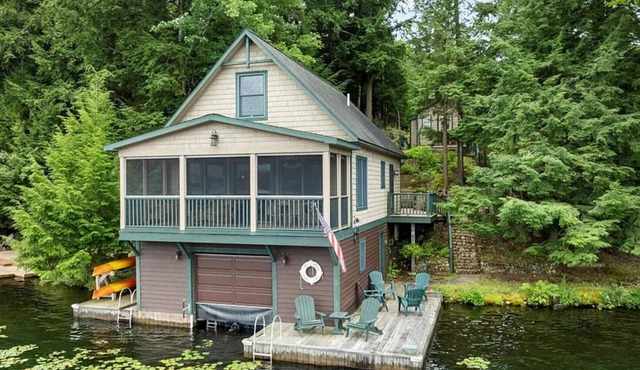 Charming Lakeside Little Evergreen Cottage on White Lake