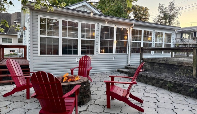 Charming Lakeview Cottage w/Water View - Pet Friendly