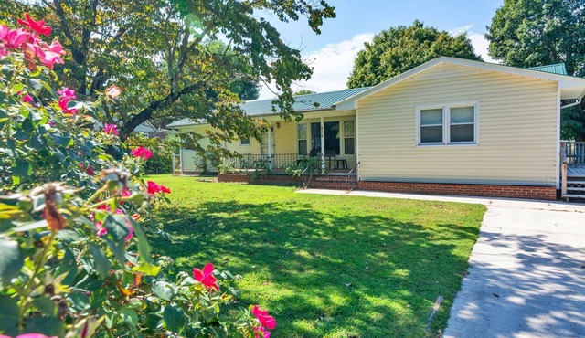 Charming Lakeview Retreat
