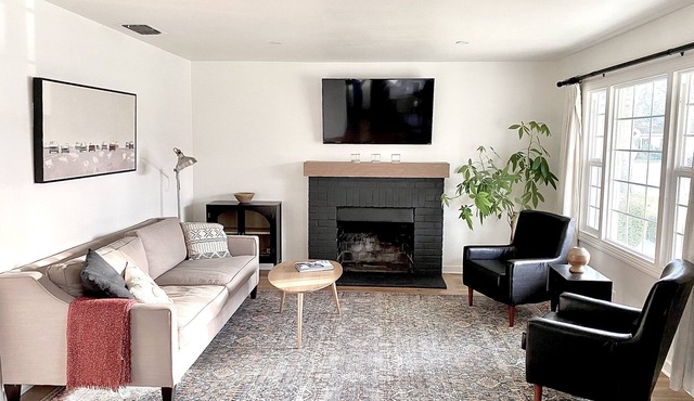 Charming-Land Park-3 bdrm home-mins to downtown