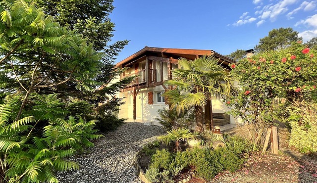 Charming Landaise villa at the edge of the forest for assured tranquility