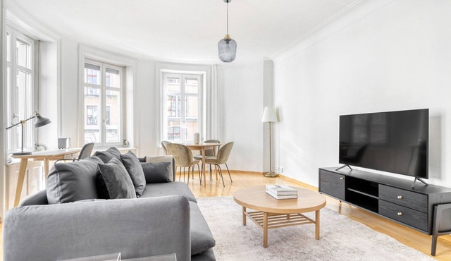 Charming Langstrasse 3.5 Room w/Storage, 5 mins to Tram, by Blueground