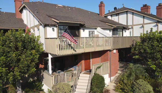 Charming large 3-bedroom condo in lovely Redondo Beach