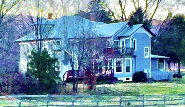 Charming large farmhouse, farm animals, 27 acre, close wineries, hiking, history