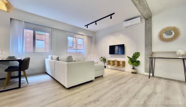 Charming Latina Village - Two-bedroom apartment