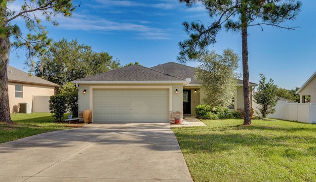 Charming Leesburg Getaway w/Screened Porch!