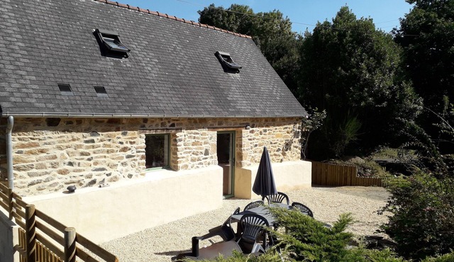 Charming little house near the village Belle-Isle-en-Terre