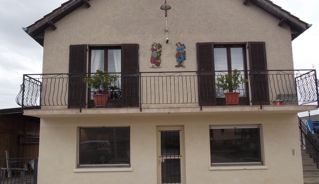 charming little apartment type T 2 single storey house