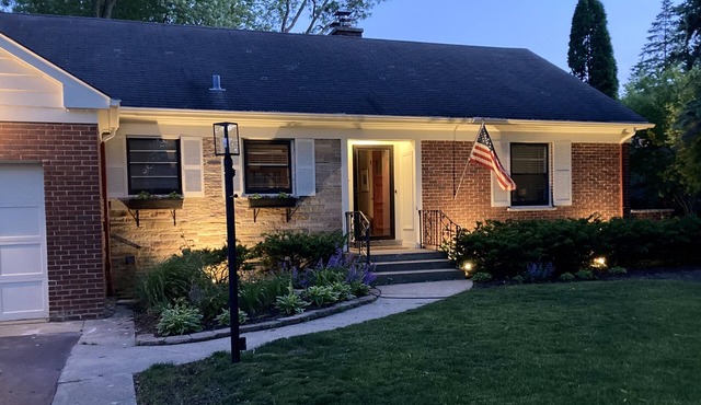 Charming, light-filled 5br Wilmette home