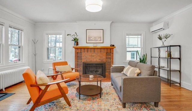 Charming Linden Hills Bungalow Close to Everything